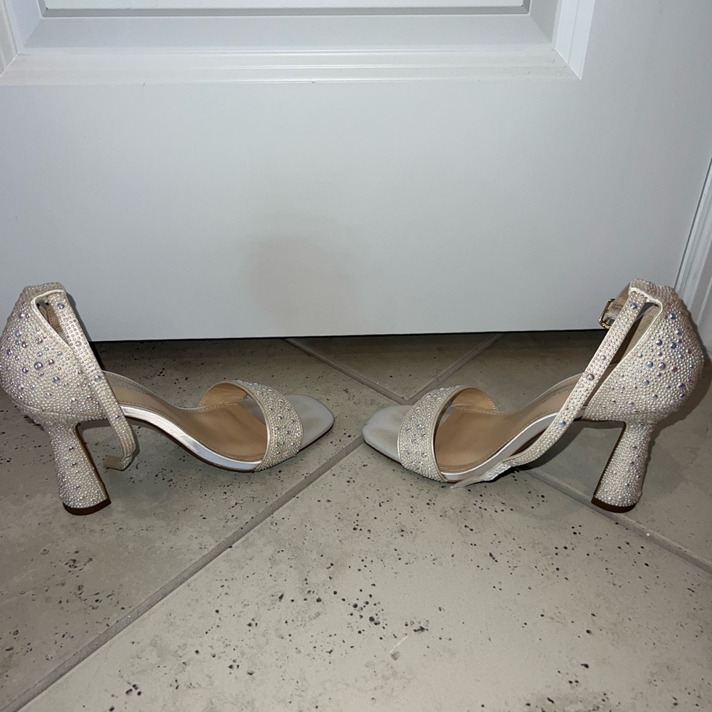 Blue by Betsey Johnson Dani Pearl Heels 6.5 - Picture 5 of 9